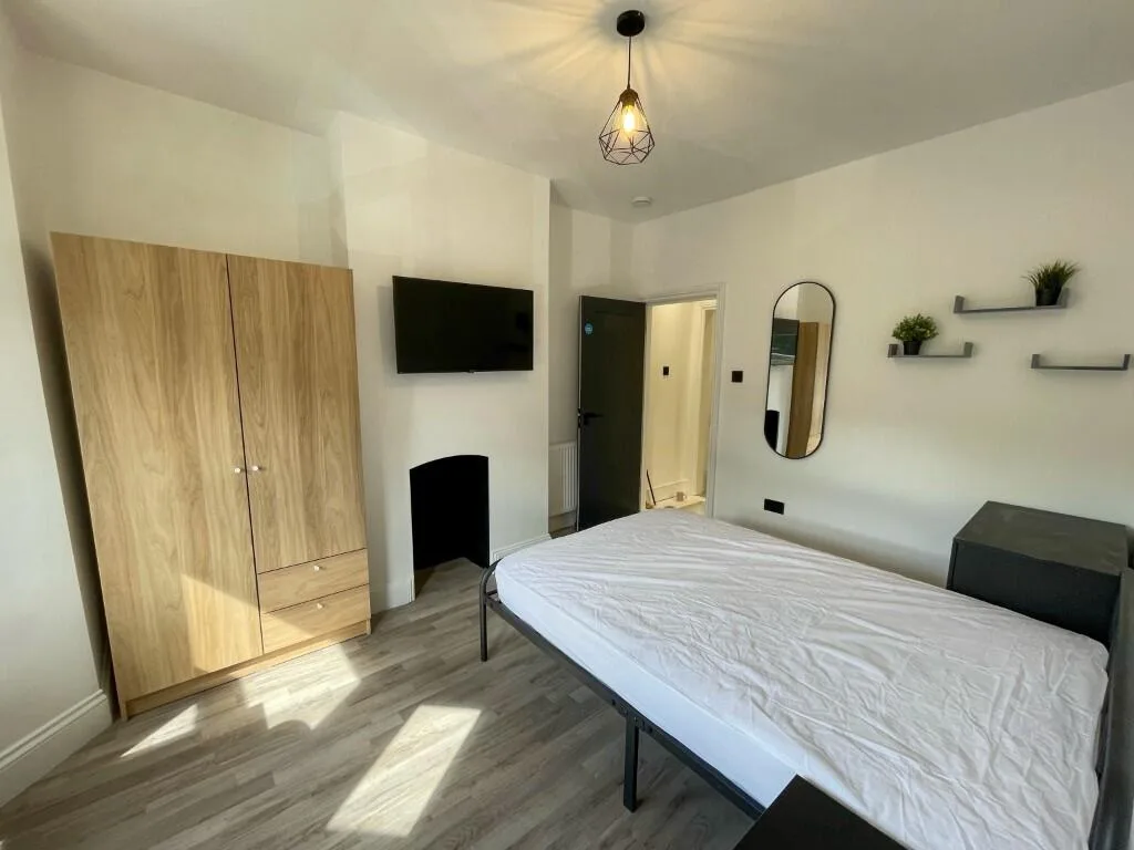 1 bedroom house share for rent