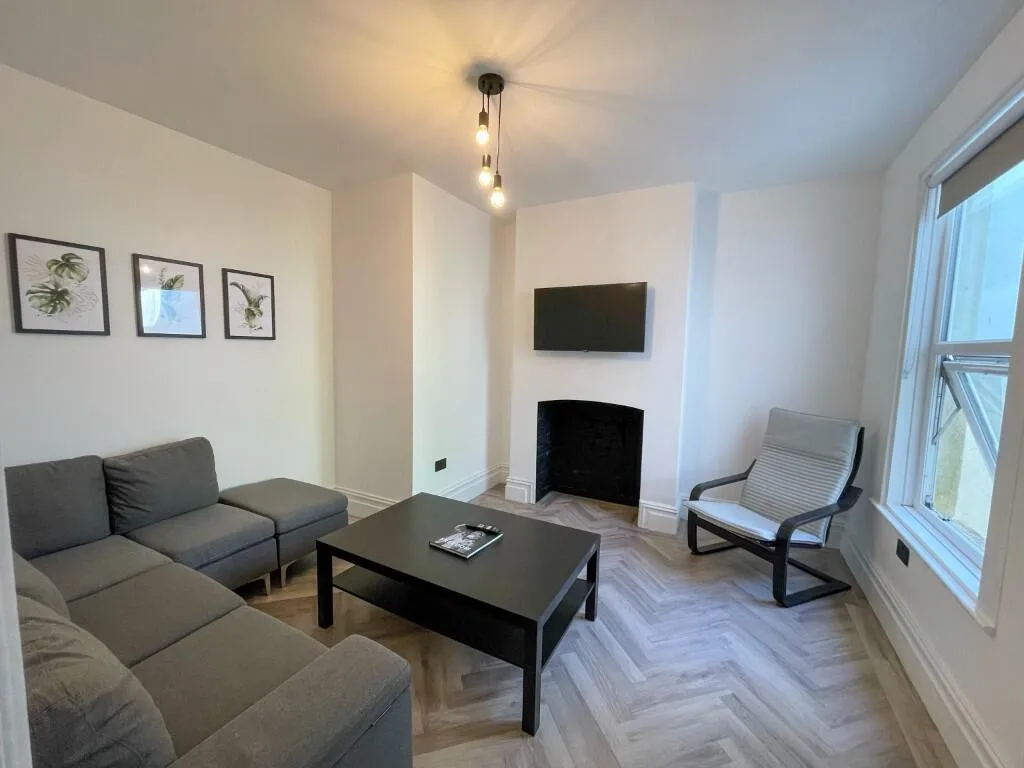 1 bedroom house share for rent