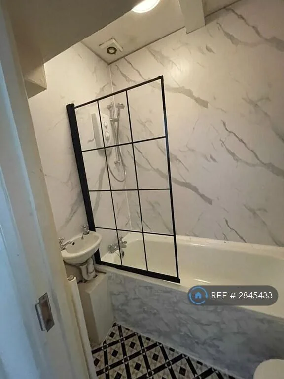 1 bedroom house share for rent