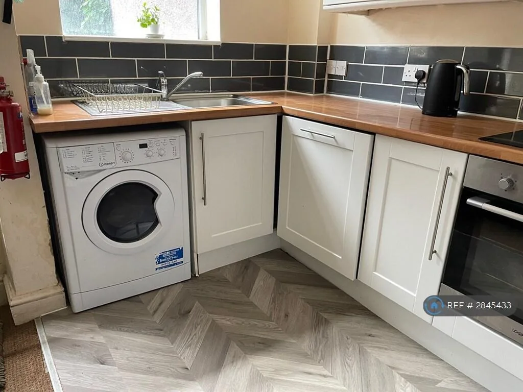 1 bedroom house share for rent