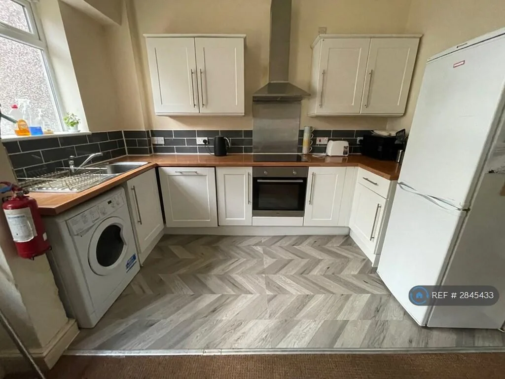 1 bedroom house share for rent