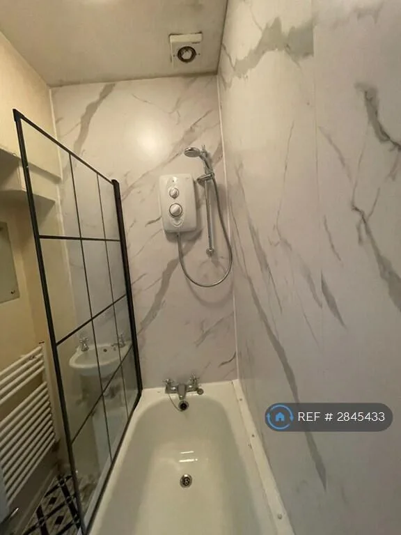 1 bedroom house share for rent