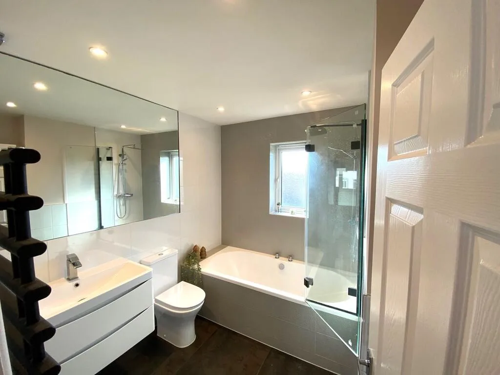 1 bedroom house share for rent