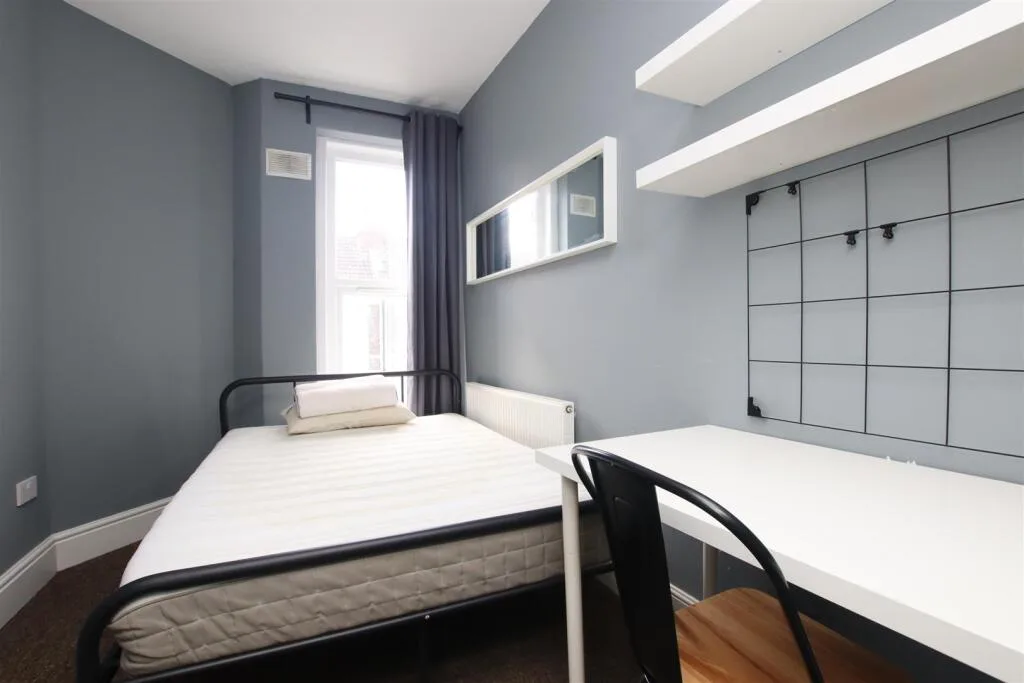 5 bedroom house for rent