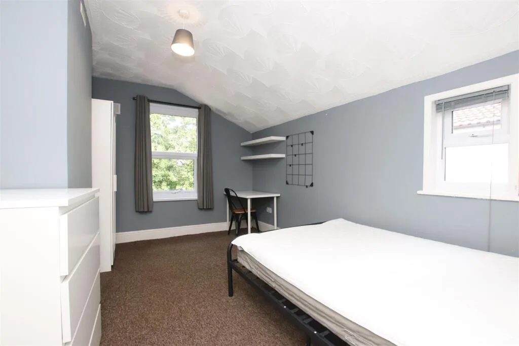 5 bedroom house for rent