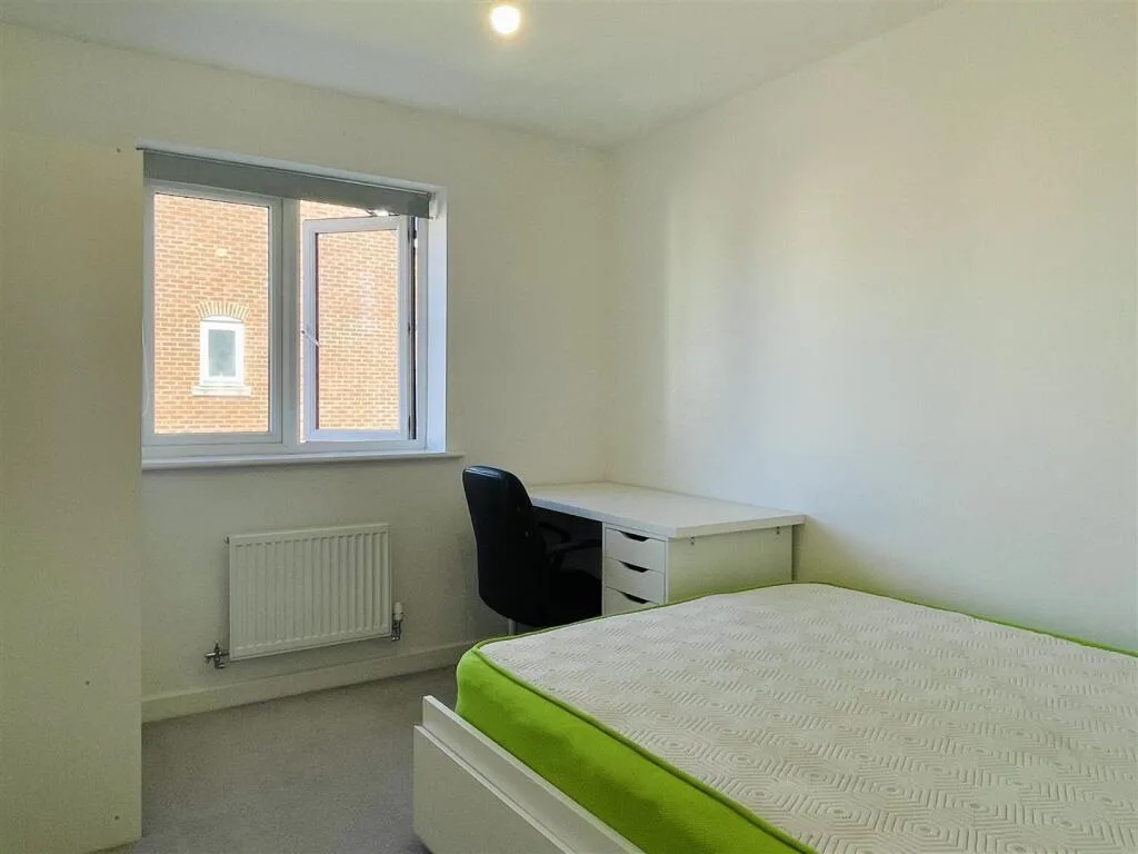 4 bedroom semi-detached house for rent