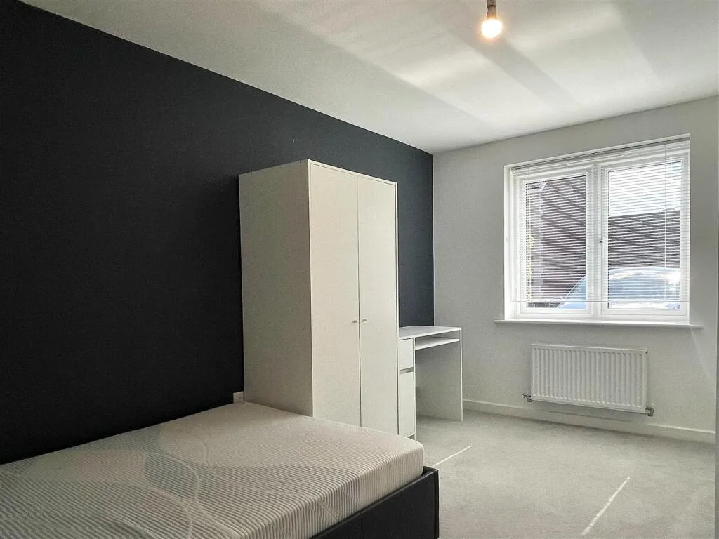 4 bedroom semi-detached house for rent