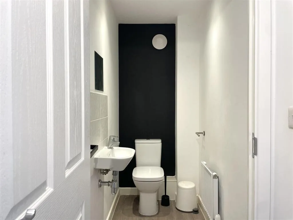 4 bedroom semi-detached house for rent