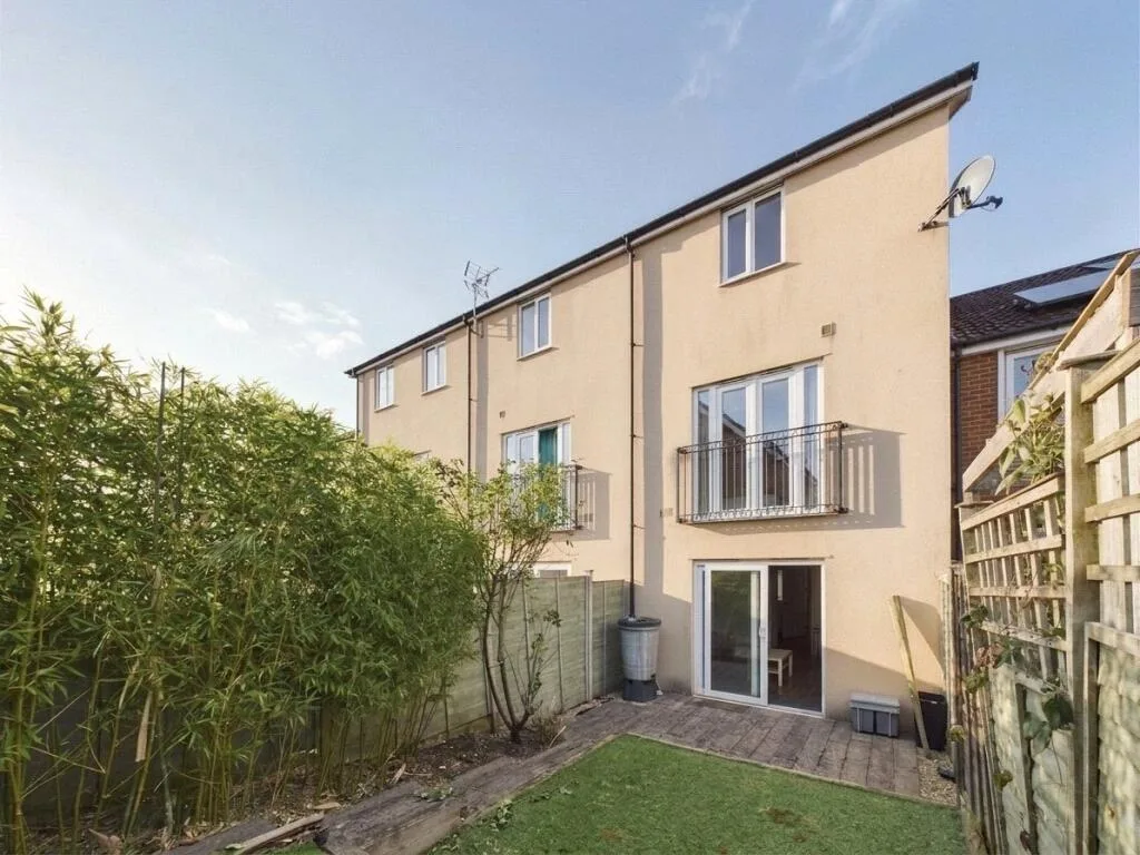 4 bedroom terraced house for rent