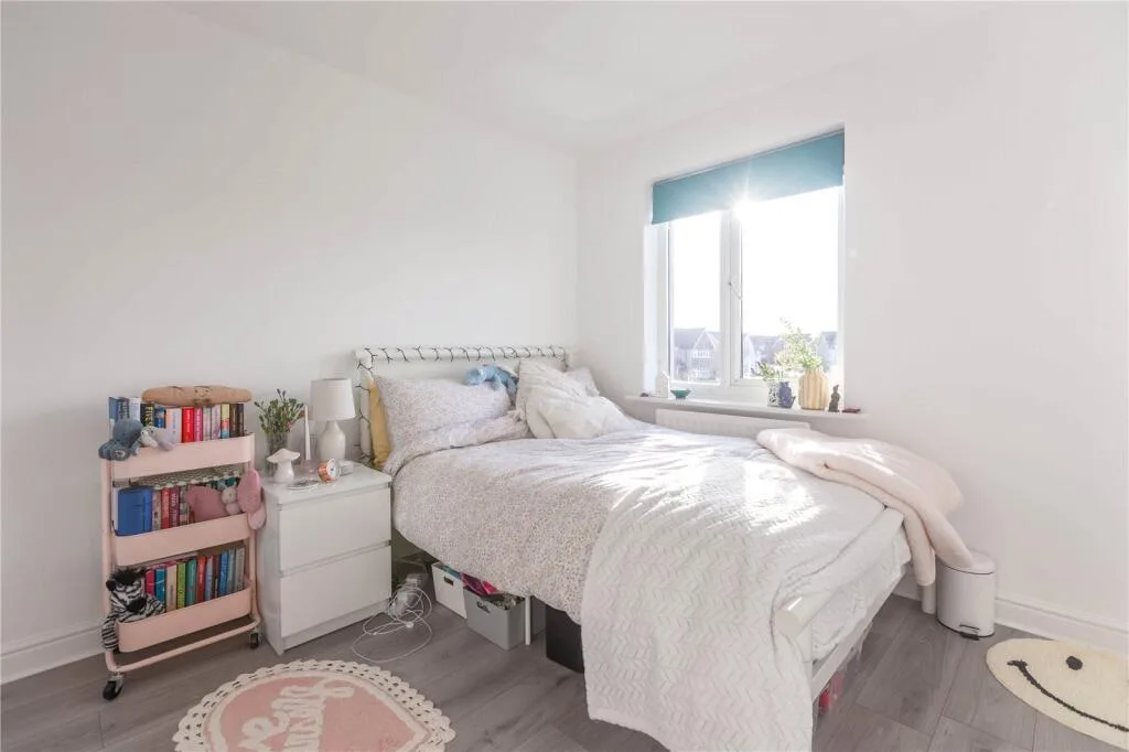 4 bedroom end of terrace house for rent
