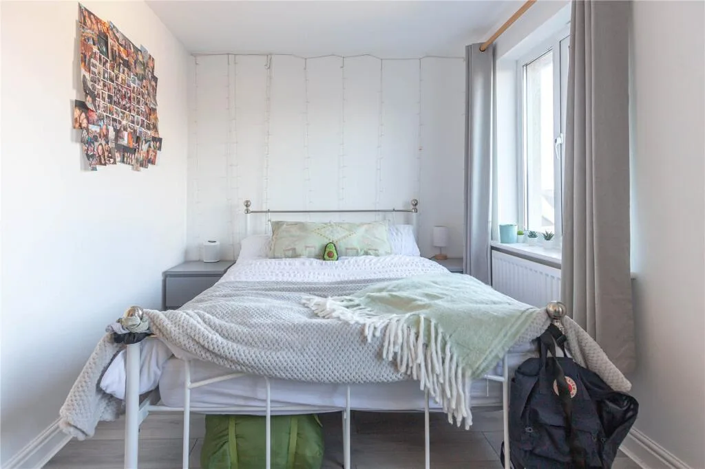 4 bedroom end of terrace house for rent