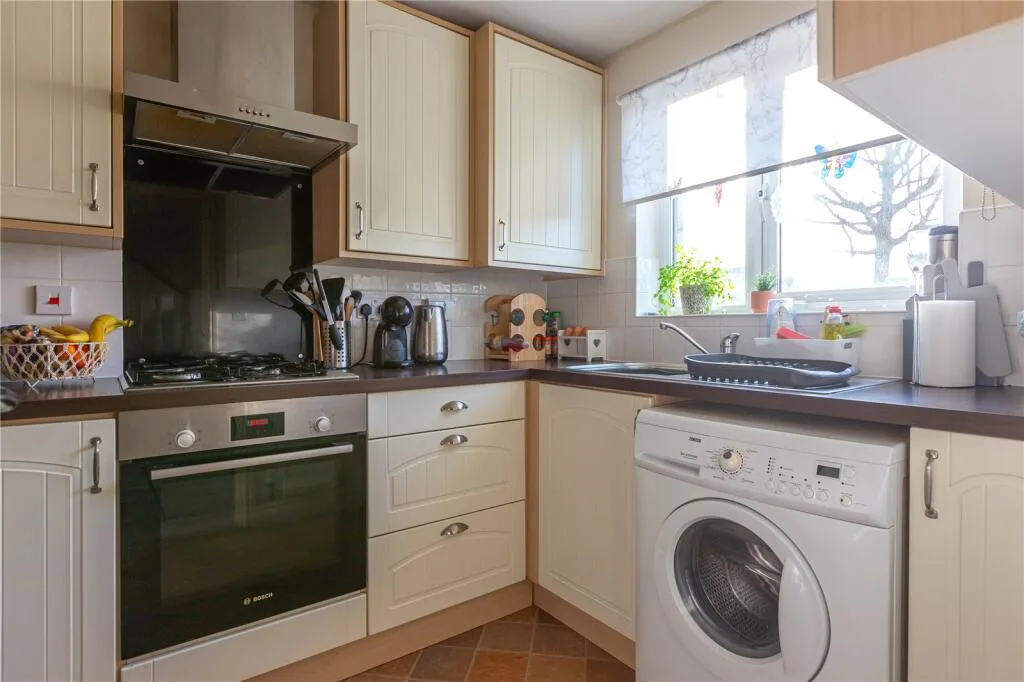 4 bedroom end of terrace house for rent