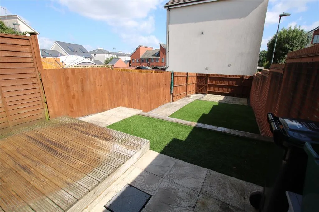 4 bedroom end of terrace house for rent