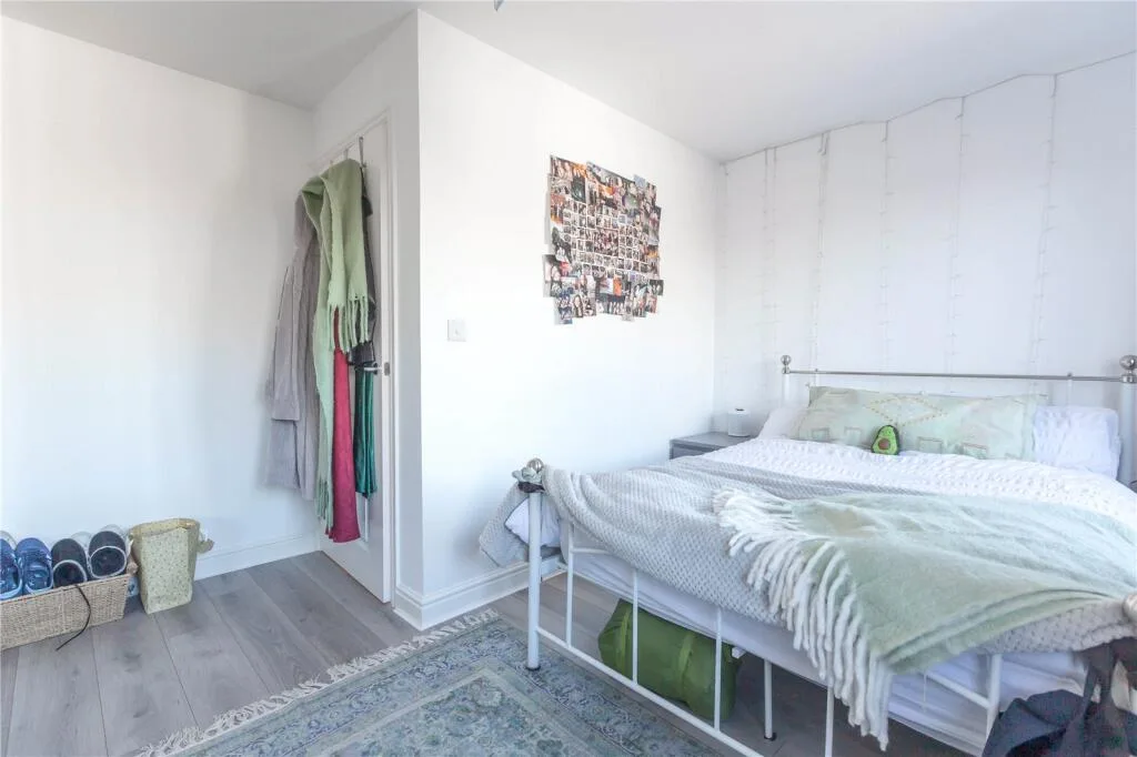4 bedroom end of terrace house for rent