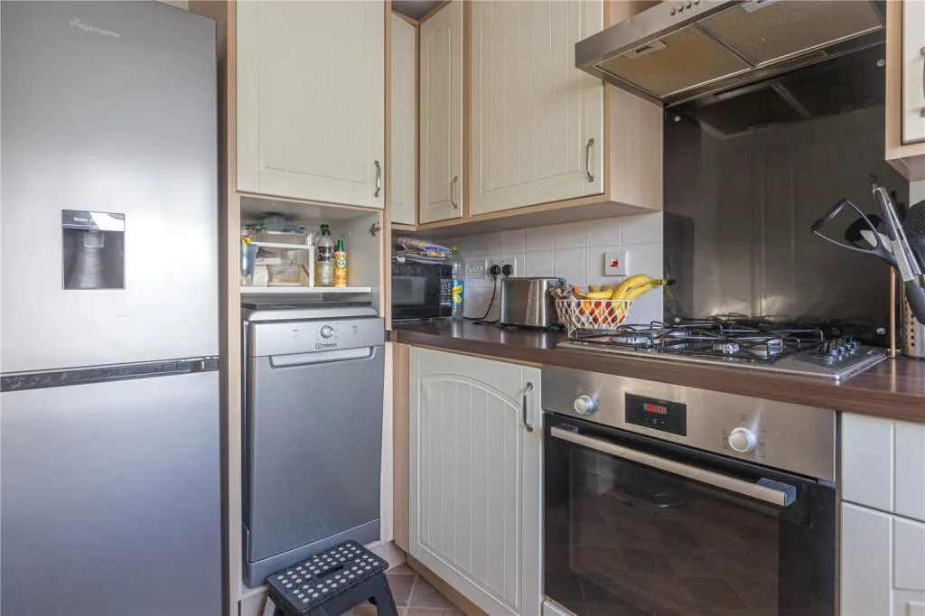 4 bedroom end of terrace house for rent