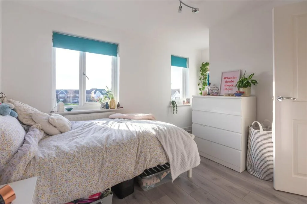 4 bedroom end of terrace house for rent