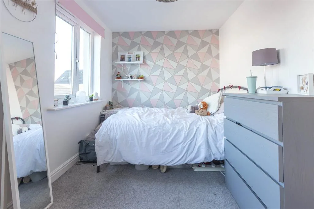 4 bedroom end of terrace house for rent