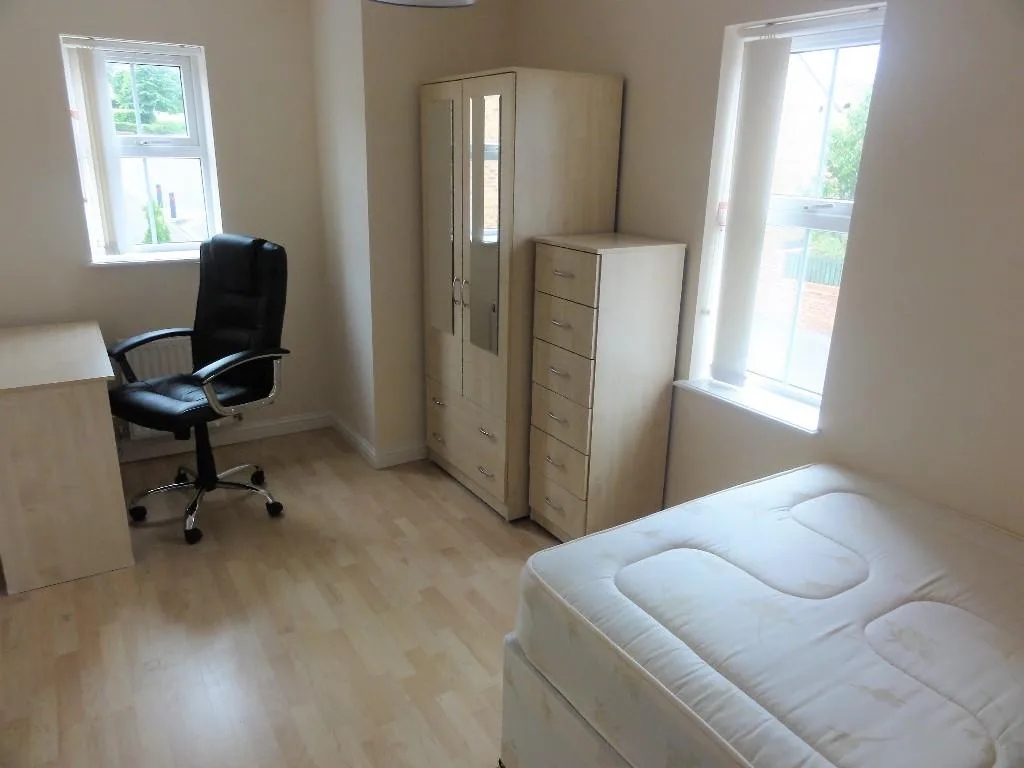 5 bedroom maisonette for rent
