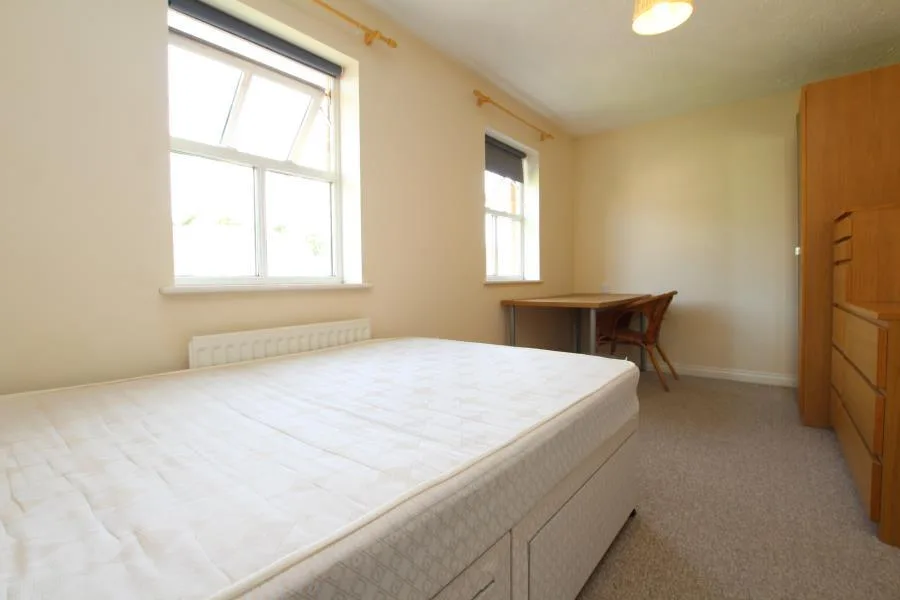 5 bedroom town house for rent