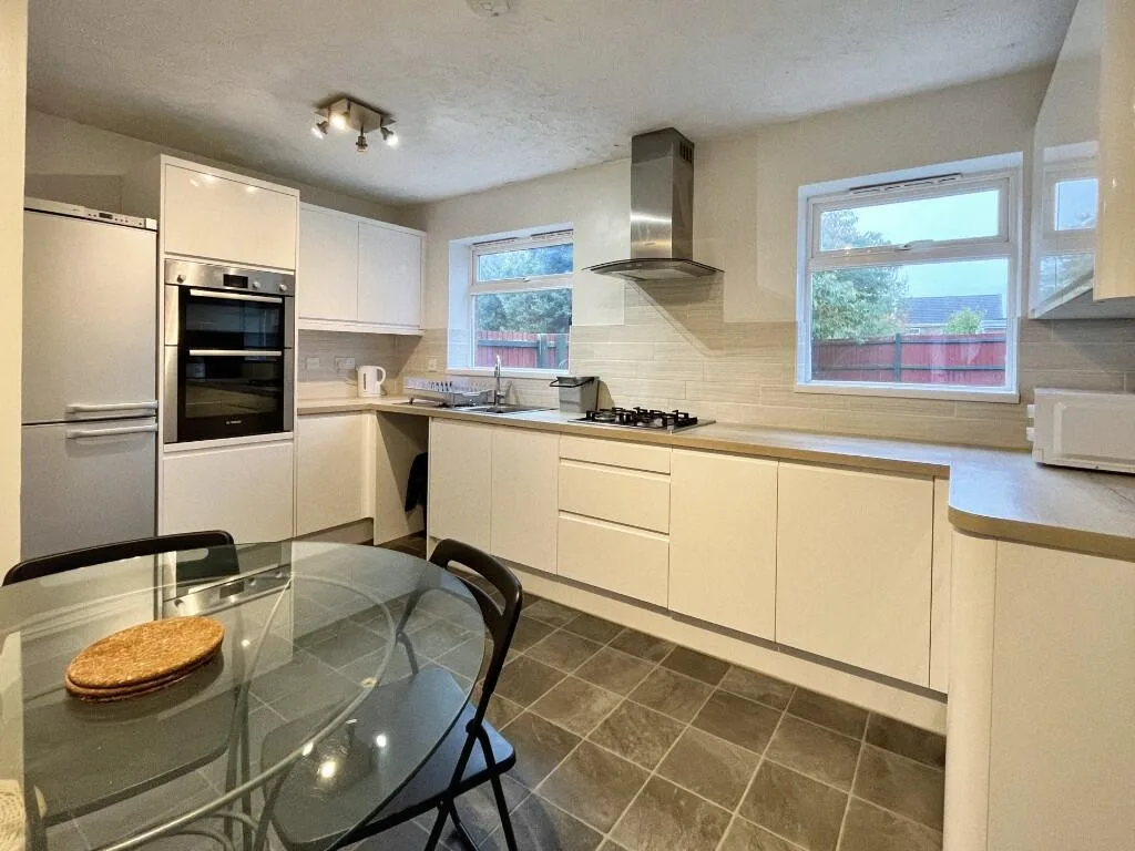 1 bedroom house share for rent