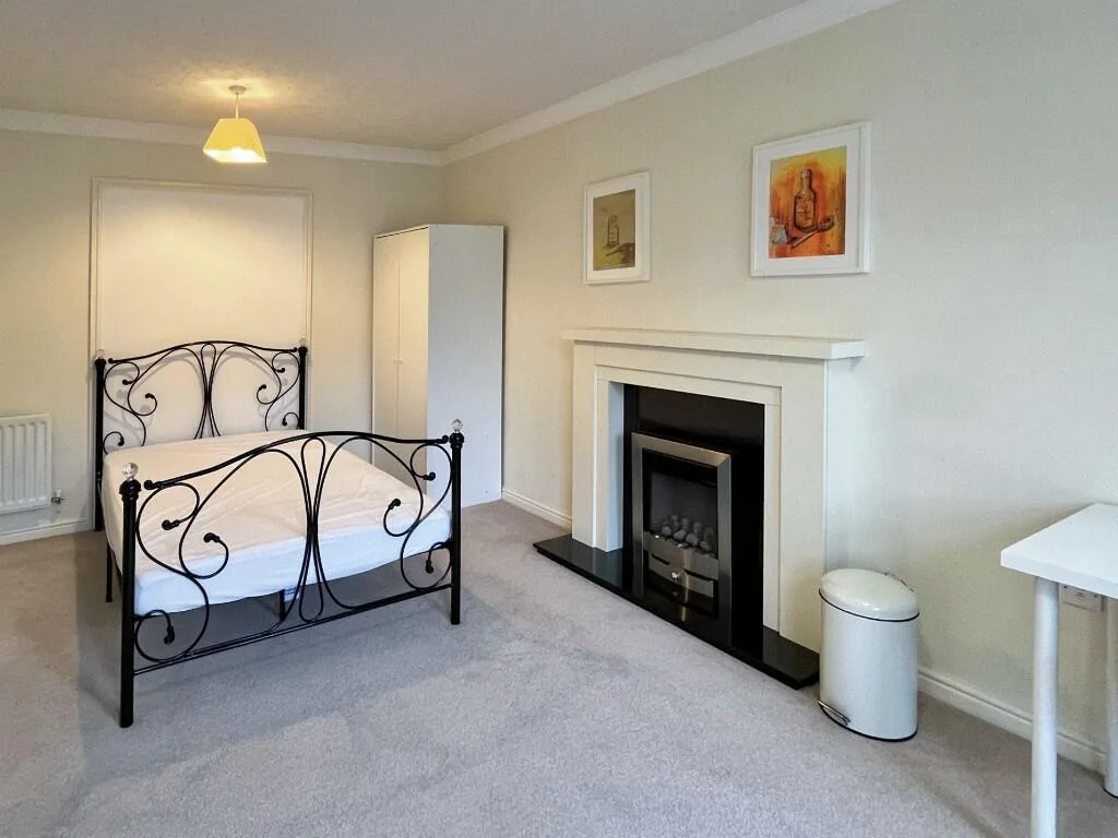 1 bedroom house share for rent