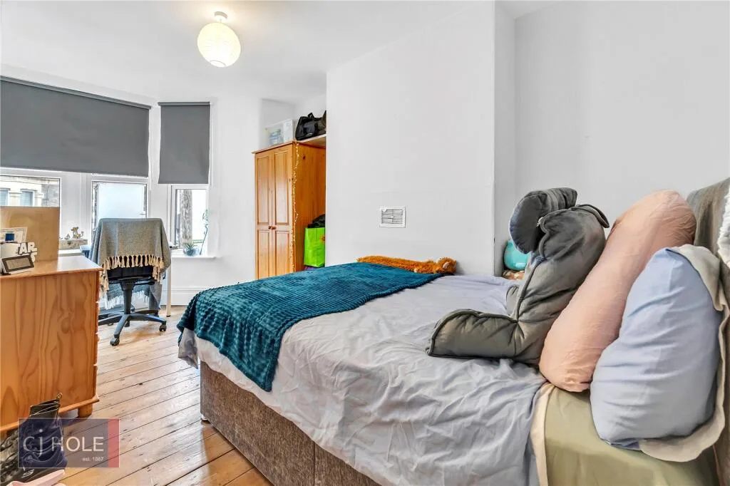 5 bedroom terraced house for rent