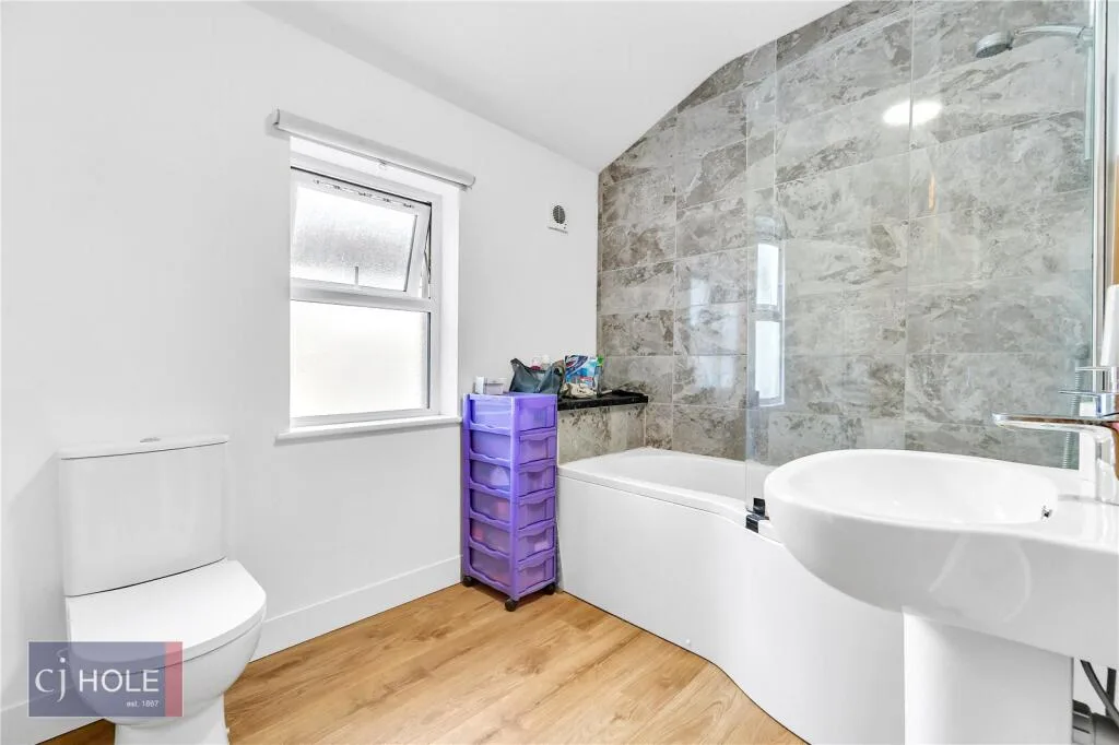 5 bedroom terraced house for rent