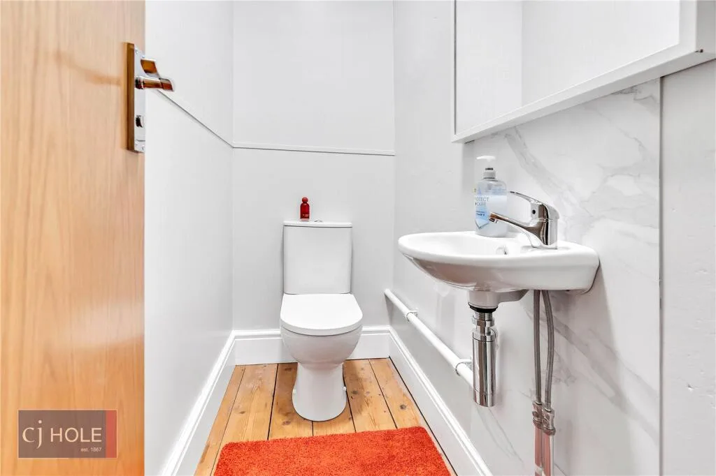 5 bedroom terraced house for rent