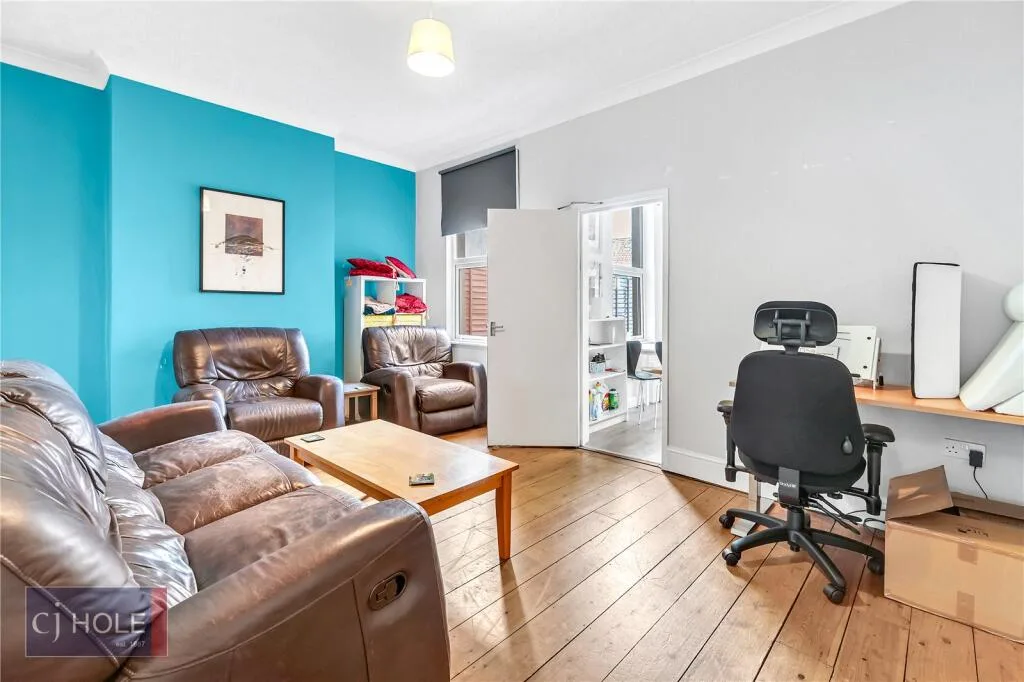 5 bedroom terraced house for rent