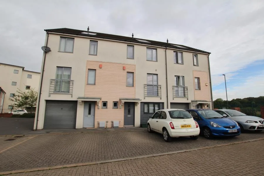6 bedroom terraced house for rent