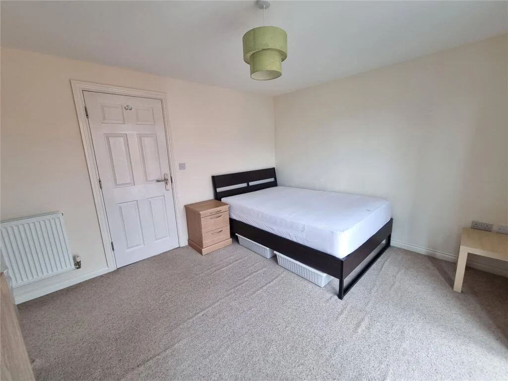 5 bedroom end of terrace house for rent
