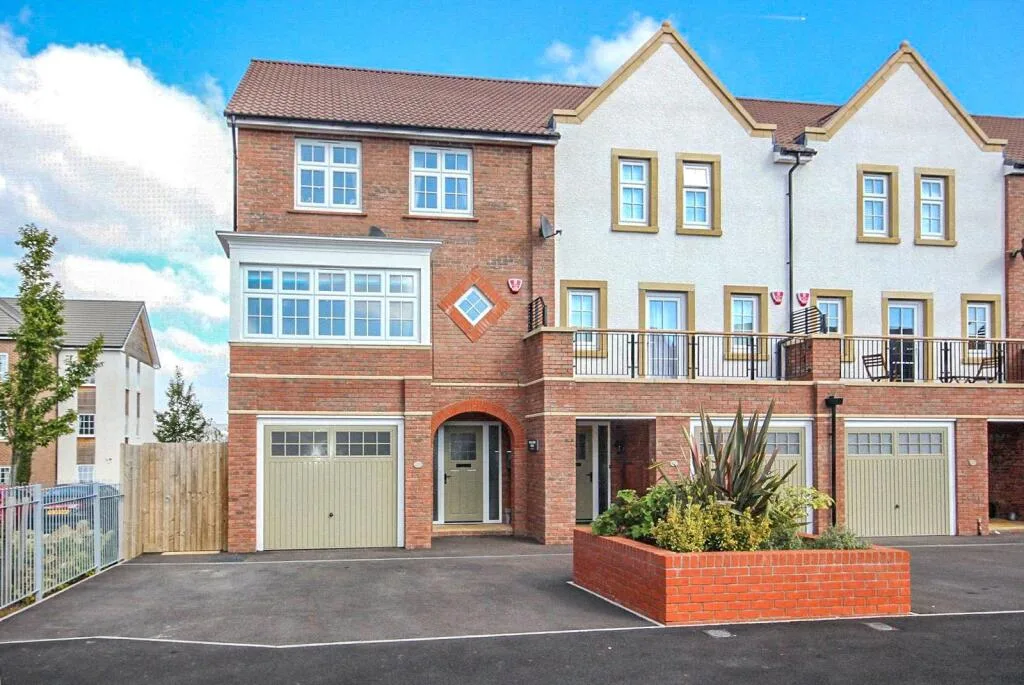 6 bedroom semi-detached house for rent