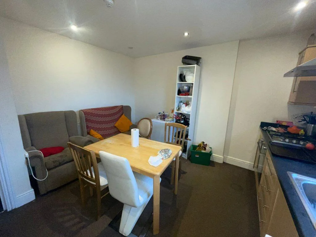 4 bedroom flat for rent