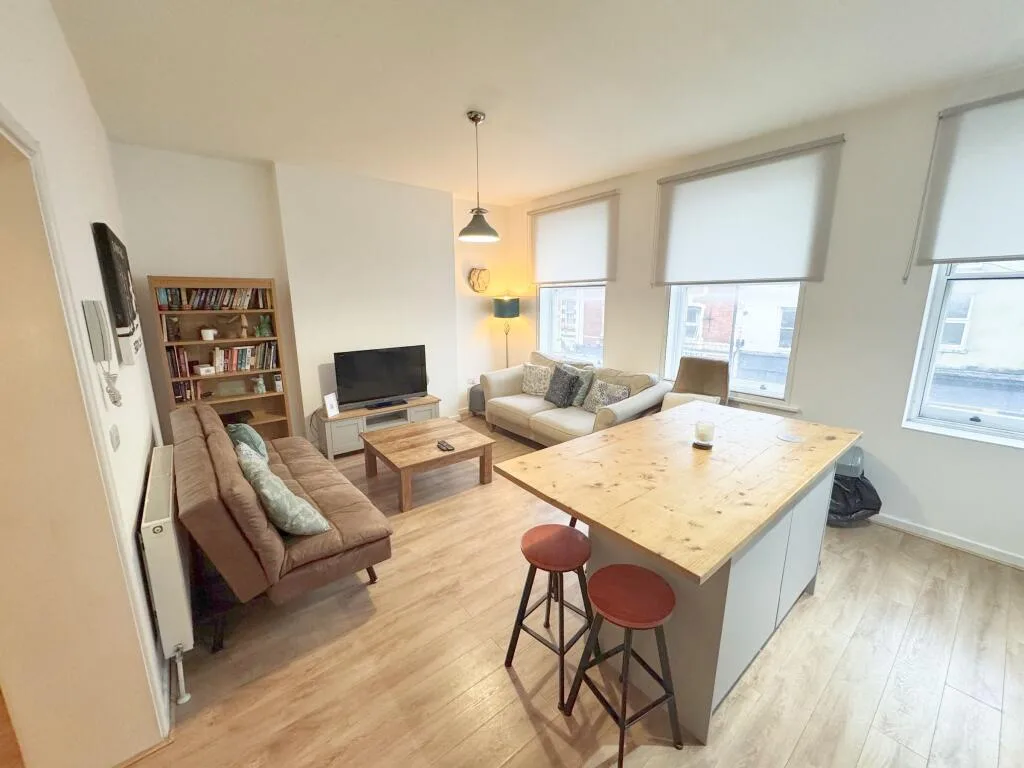 3 bedroom flat for rent