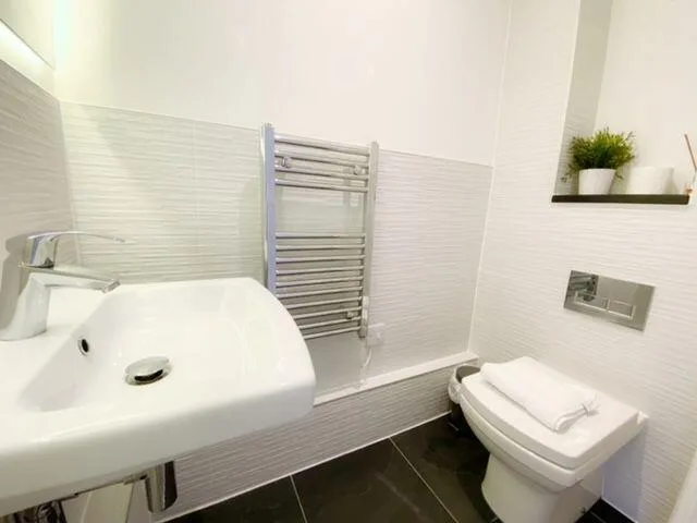 3 bedroom end of terrace house for rent