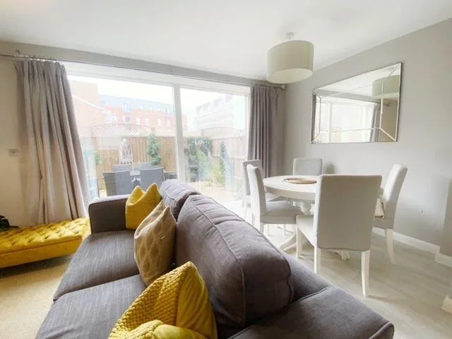 3 bedroom end of terrace house for rent