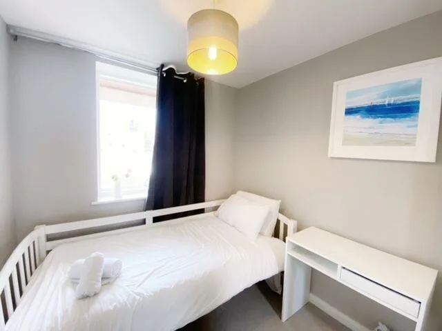 3 bedroom end of terrace house for rent