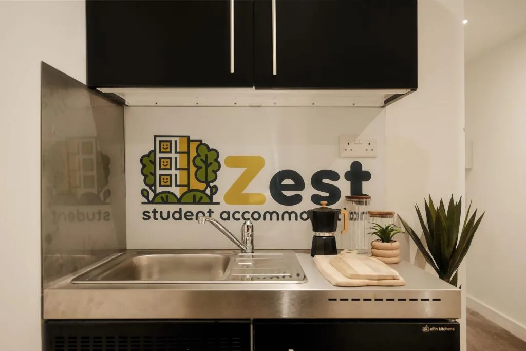 8 bedroom flat for rent
