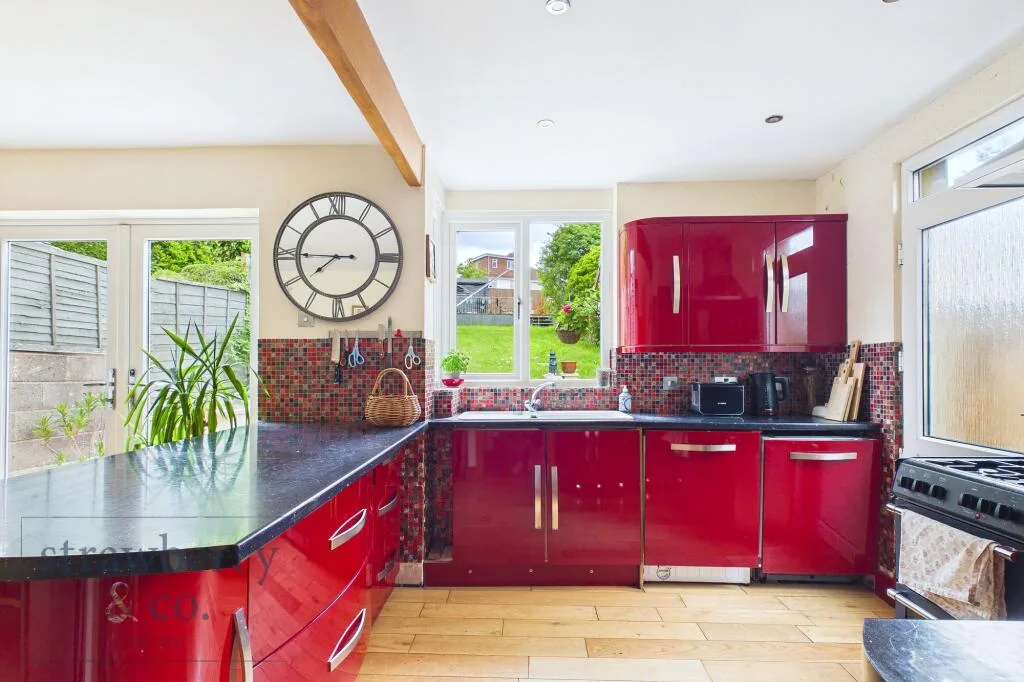 3 bedroom semi-detached house for rent