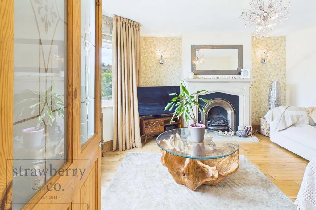 3 bedroom semi-detached house for rent