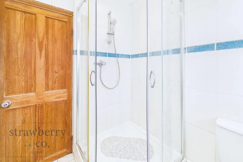 3 bedroom semi-detached house for rent
