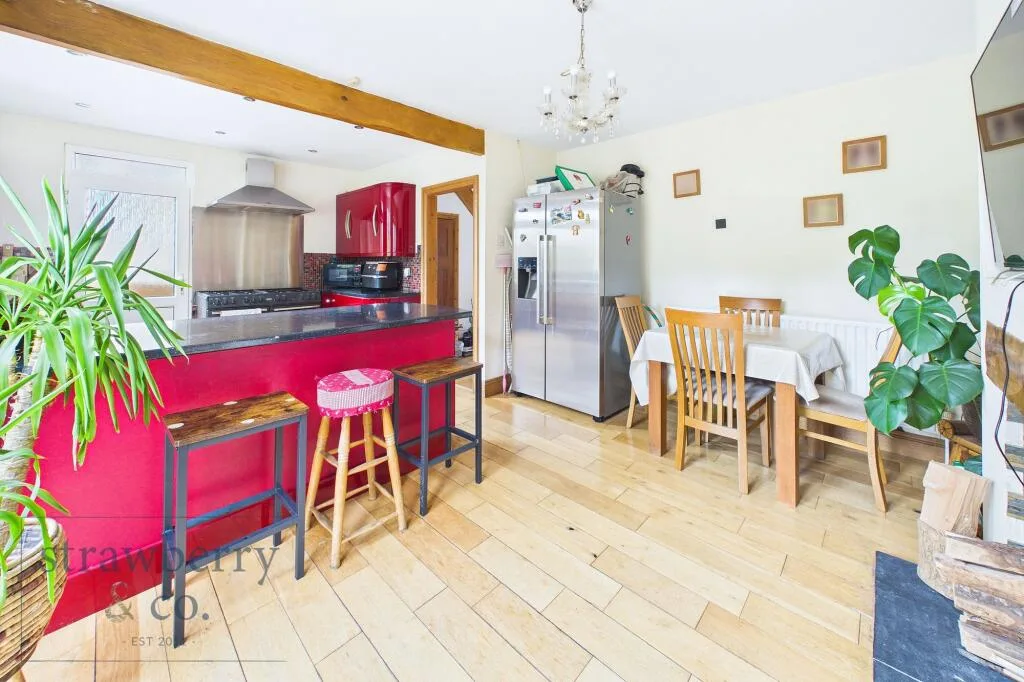 3 bedroom semi-detached house for rent