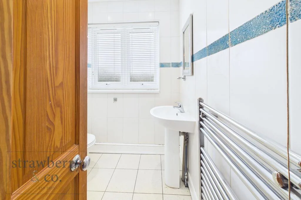 3 bedroom semi-detached house for rent