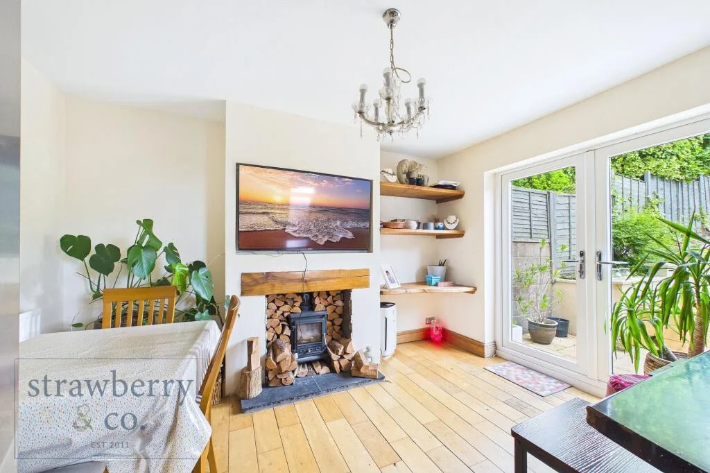 3 bedroom semi-detached house for rent