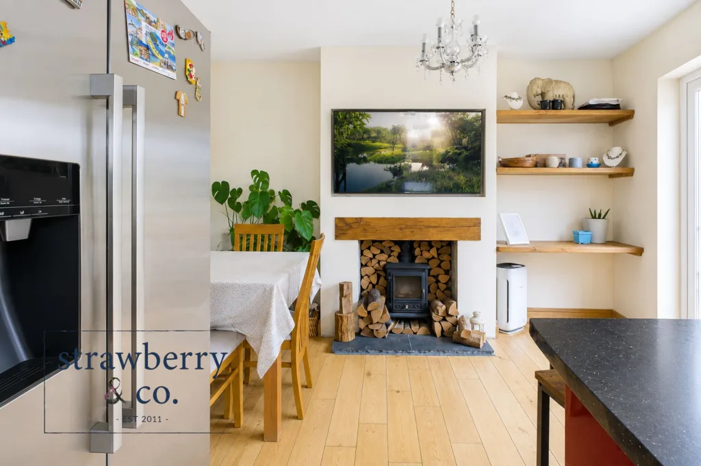 3 bedroom semi-detached house for rent