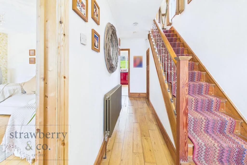 3 bedroom semi-detached house for rent