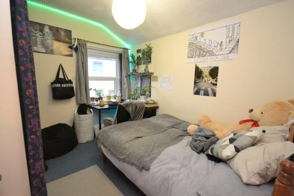 1 bedroom house share for rent