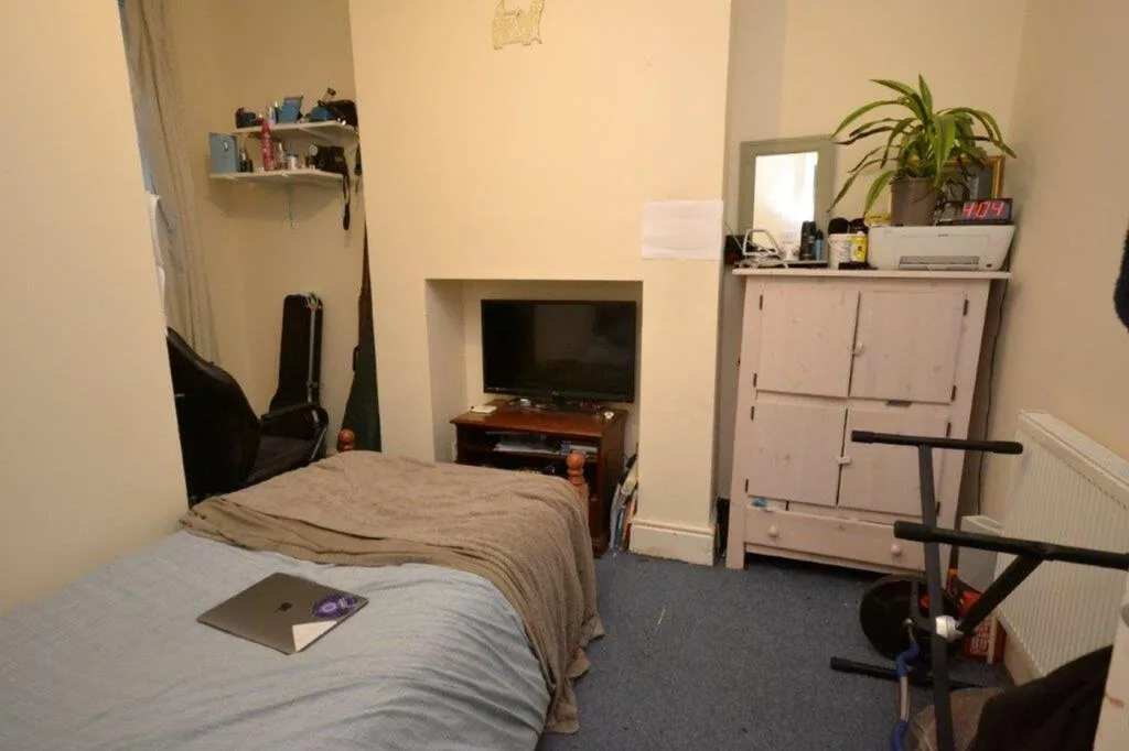 1 bedroom house share for rent