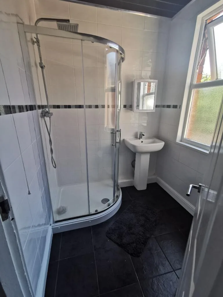 1 bedroom house share for rent
