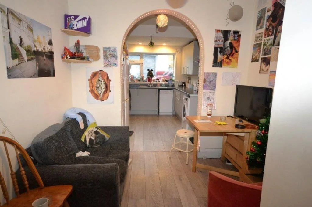 6 bedroom house for rent